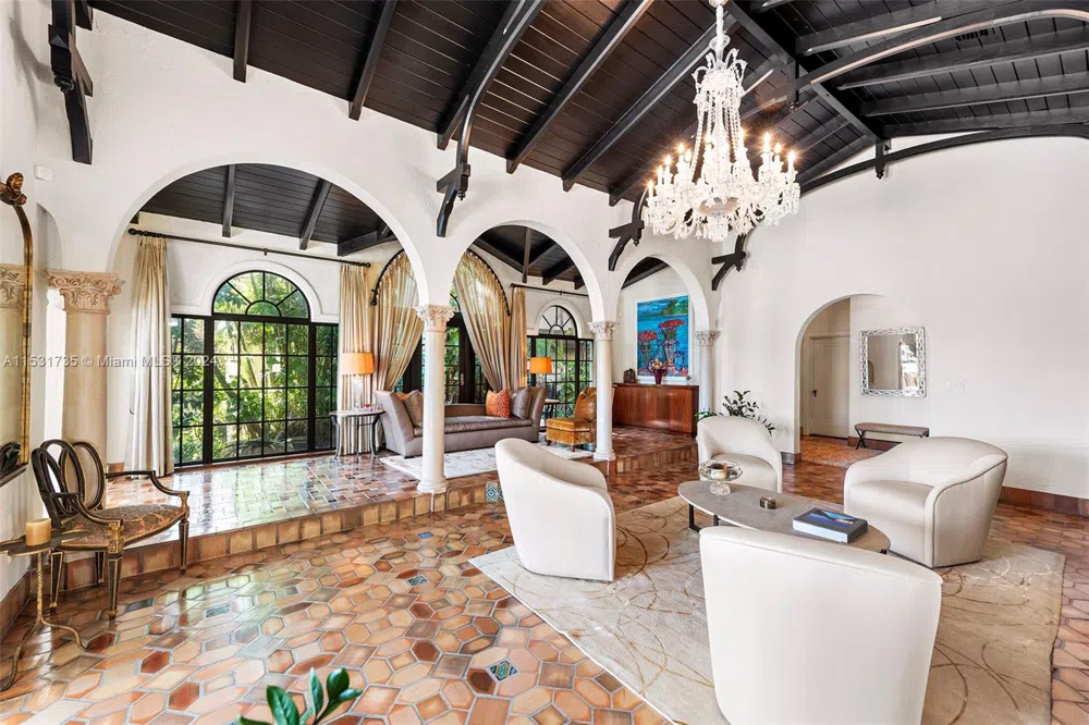 527 E Dilido Dr Miami Beach, FL 33139