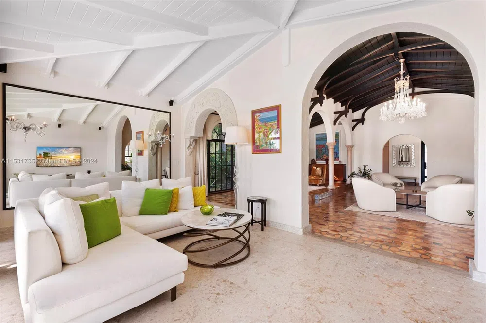 527 E Dilido Dr Miami Beach, FL 33139