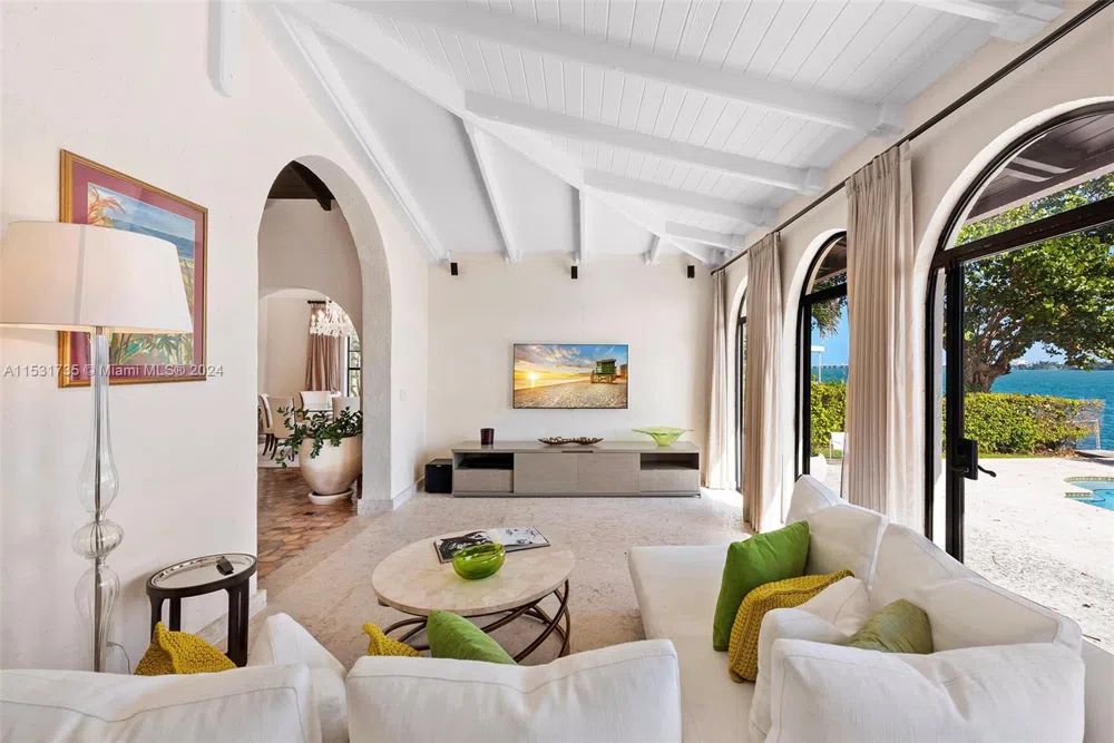 527 E Dilido Dr Miami Beach, FL 33139