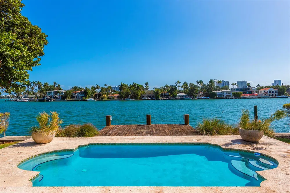 527 E Dilido Dr Miami Beach, FL 33139
