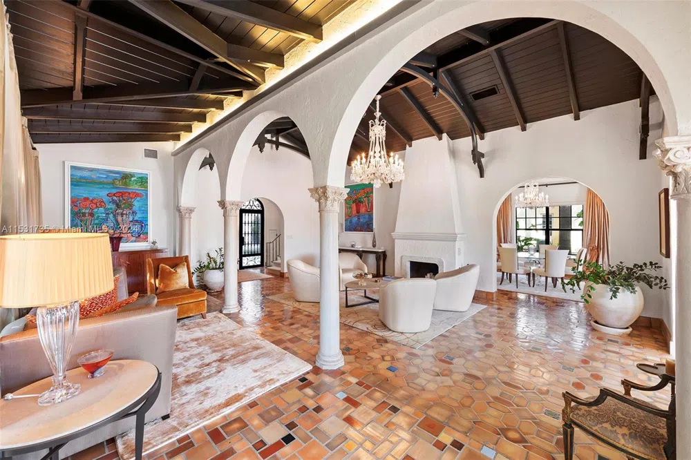 527 E Dilido Dr Miami Beach, FL 33139