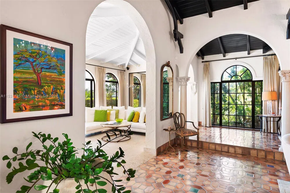 527 E Dilido Dr Miami Beach, FL 33139