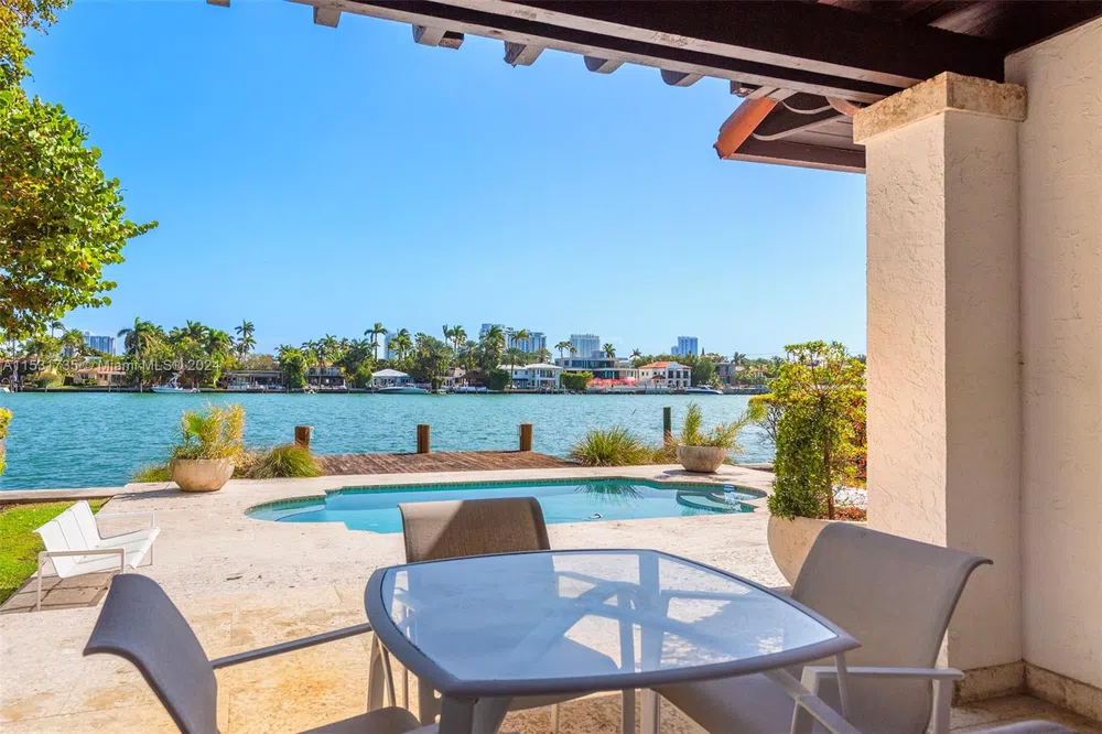 527 E Dilido Dr Miami Beach, FL 33139