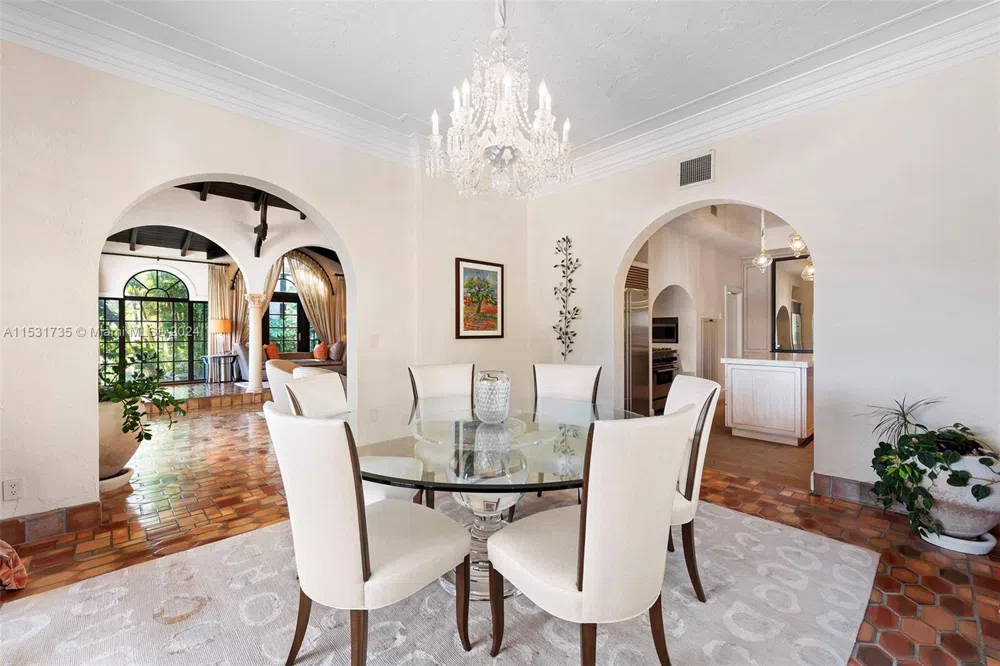 527 E Dilido Dr Miami Beach, FL 33139