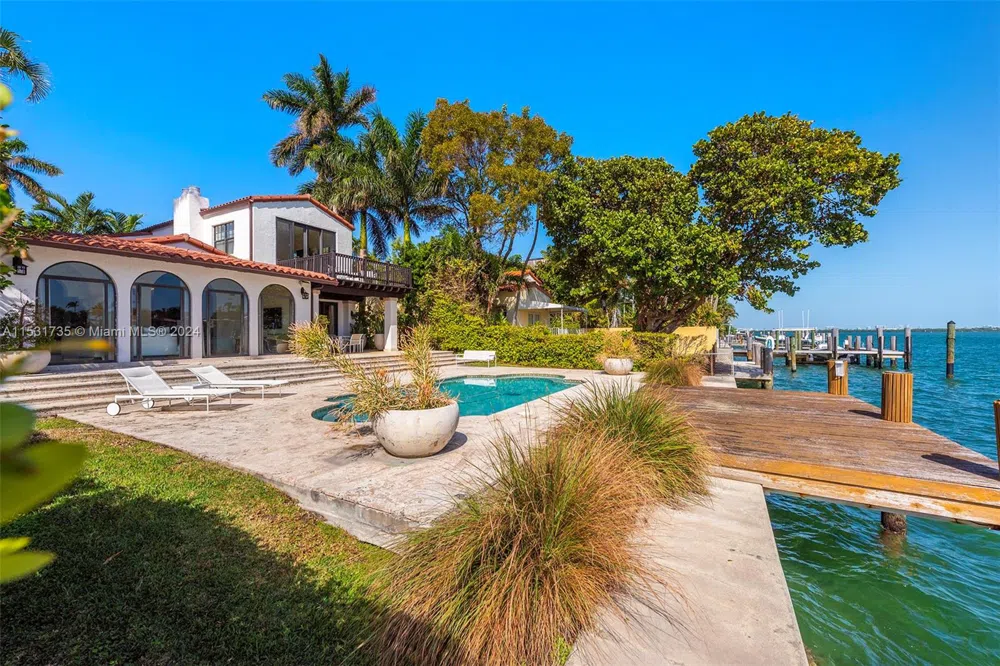 527 E Dilido Dr Miami Beach, FL 33139