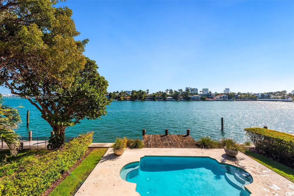 527 E Dilido Dr Miami Beach, FL 33139