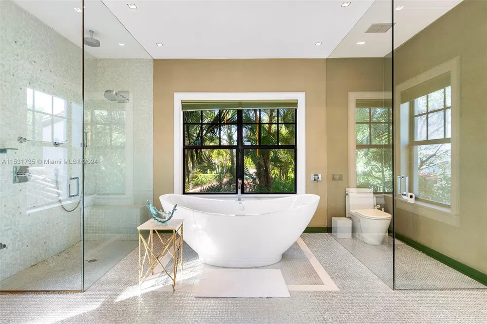 527 E Dilido Dr Miami Beach, FL 33139