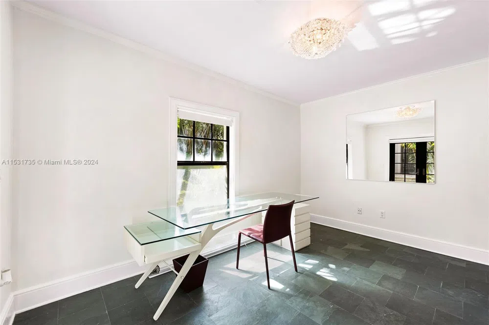 527 E Dilido Dr Miami Beach, FL 33139