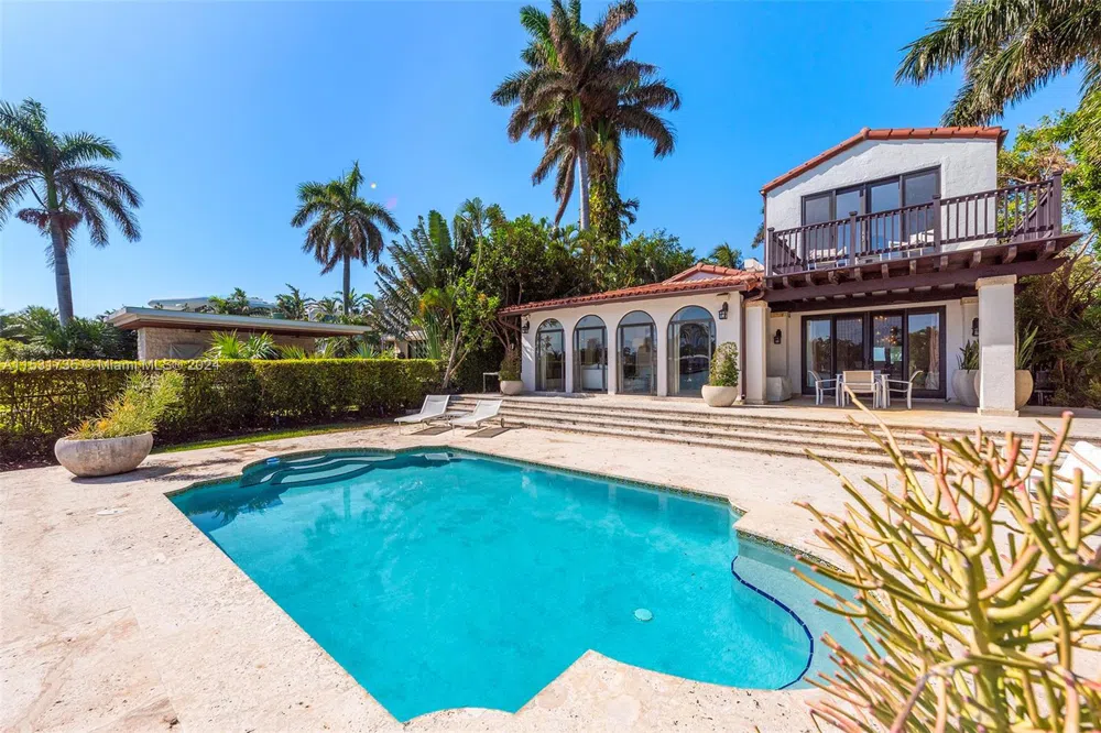 527 E Dilido Dr Miami Beach, FL 33139