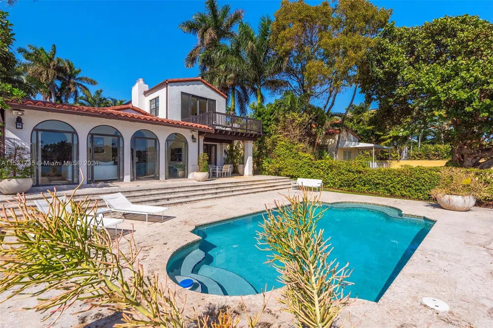 527 E Dilido Dr Miami Beach, FL 33139