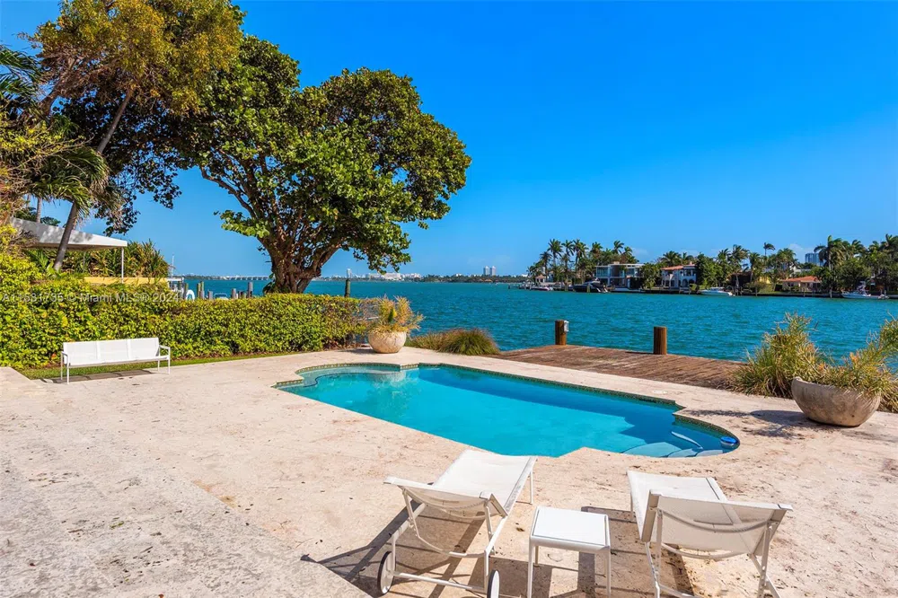 527 E Dilido Dr Miami Beach, FL 33139
