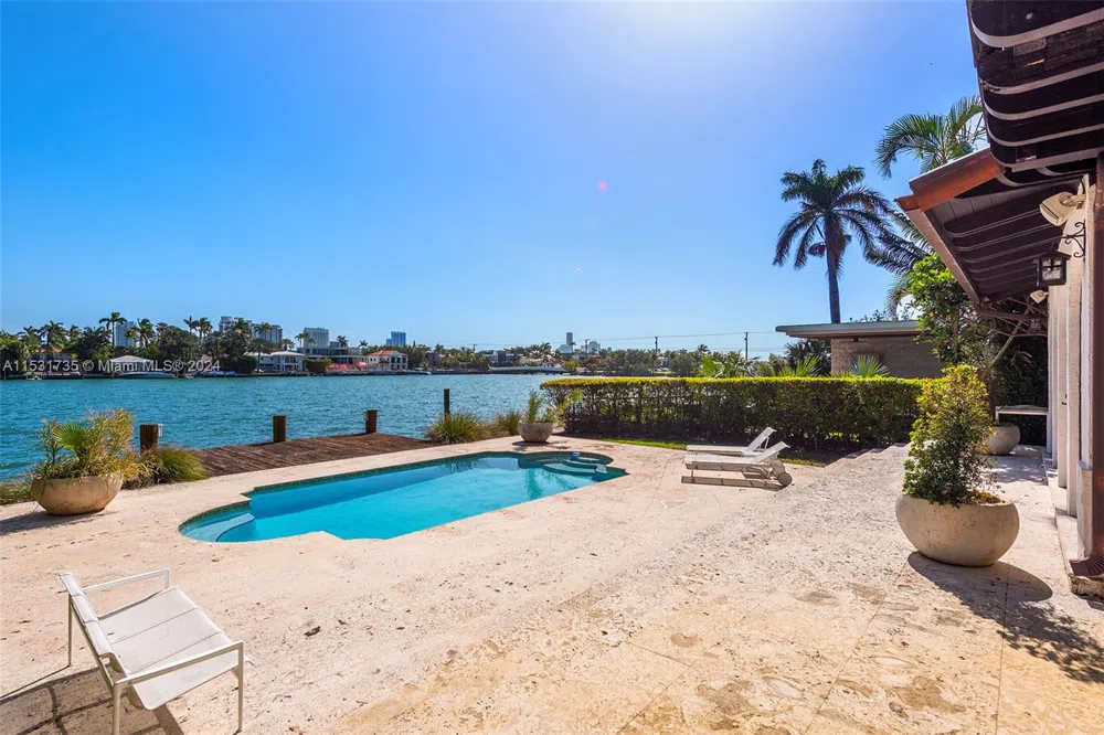 527 E Dilido Dr Miami Beach, FL 33139