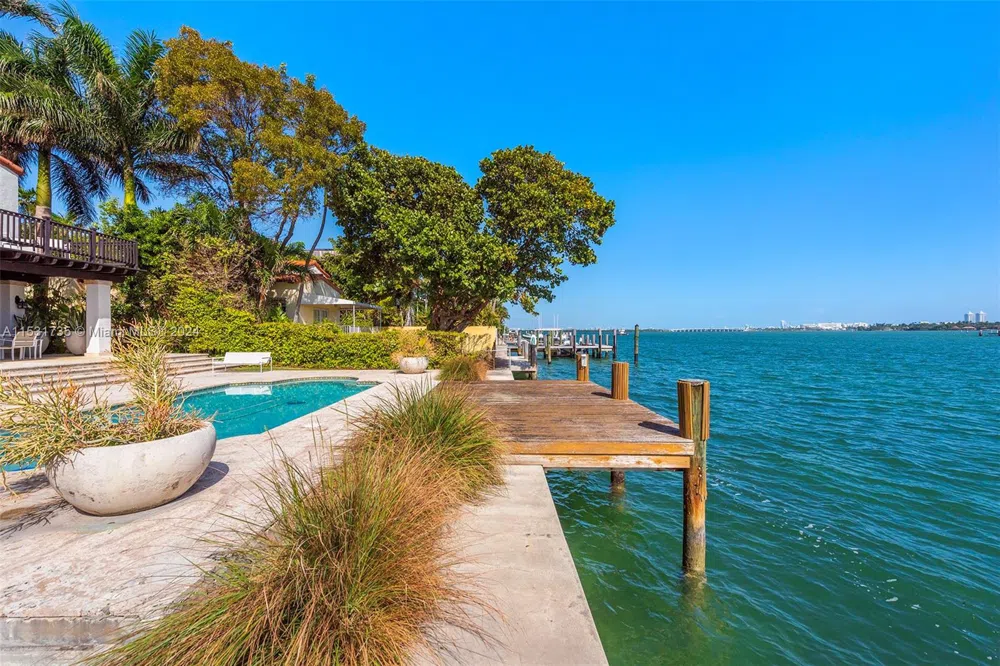 527 E Dilido Dr Miami Beach, FL 33139
