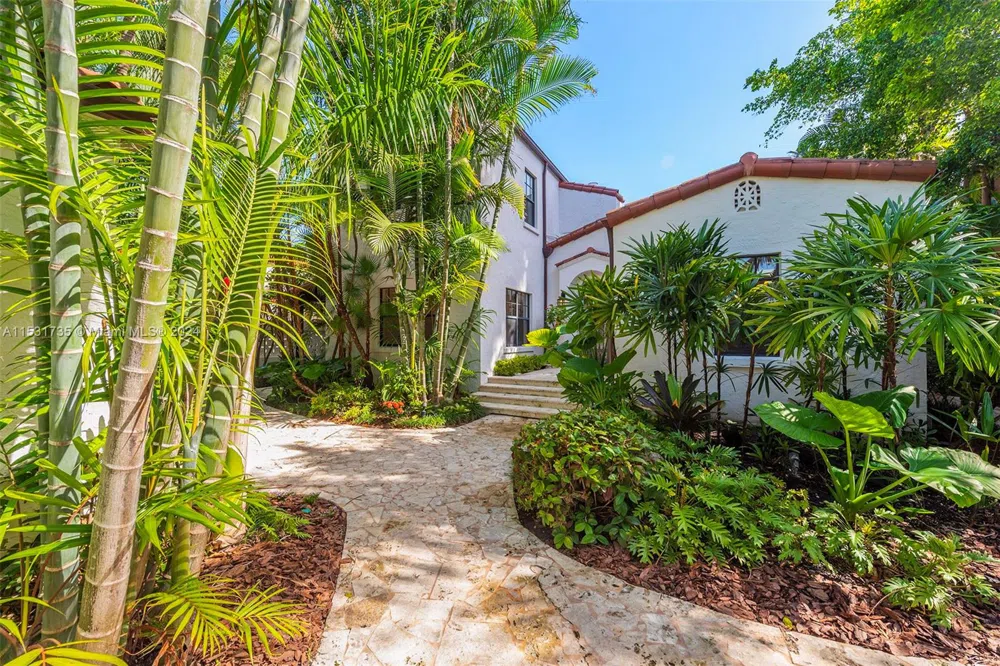 527 E Dilido Dr Miami Beach, FL 33139