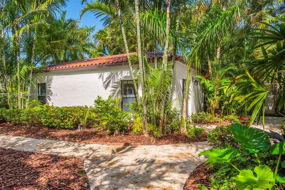 527 E Dilido Dr Miami Beach, FL 33139