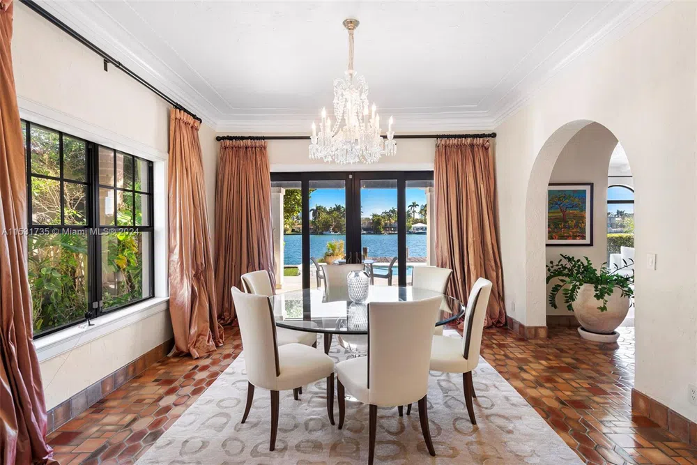 527 E Dilido Dr Miami Beach, FL 33139