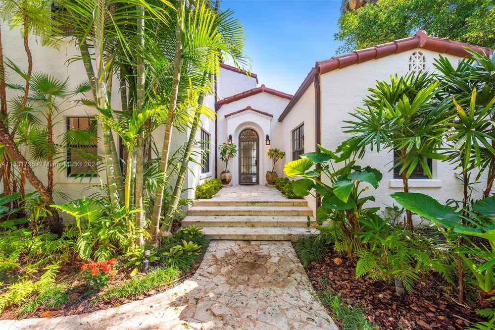 527 E Dilido Dr Miami Beach, FL 33139