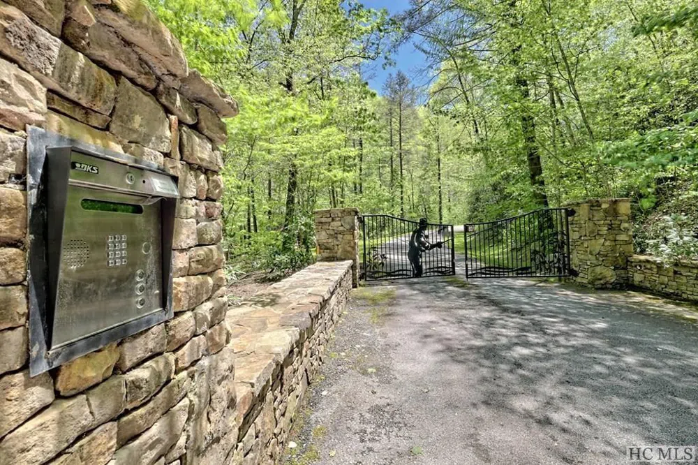 13 Hares Ear Tuckasegee, NC 28783