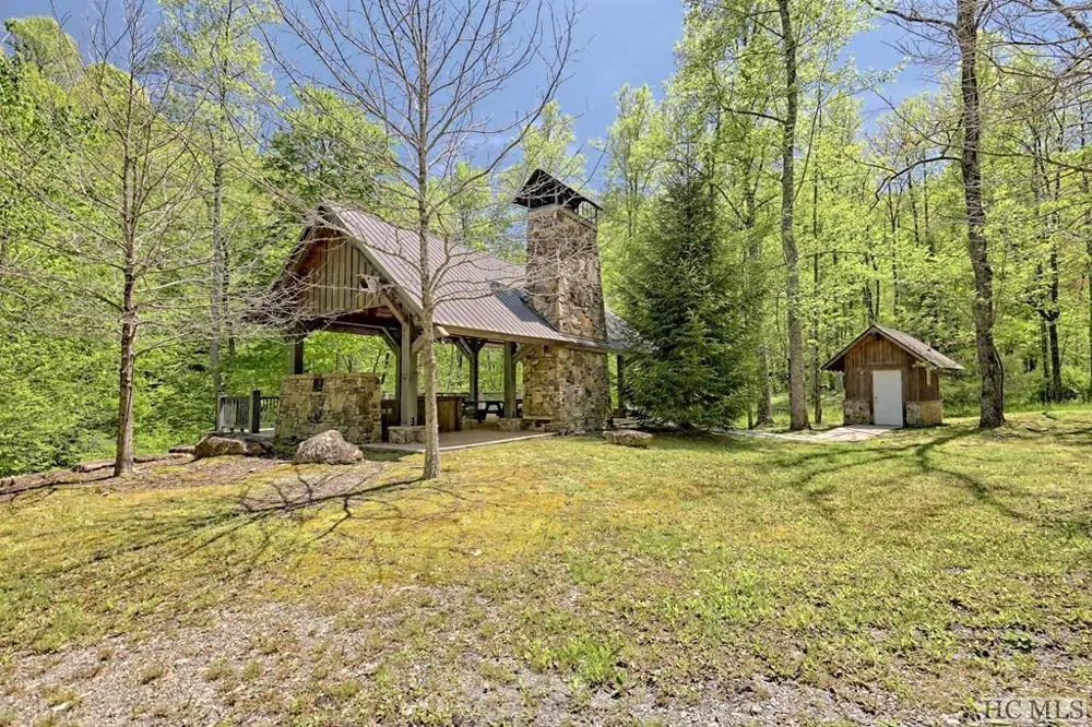 13 Hares Ear Tuckasegee, NC 28783