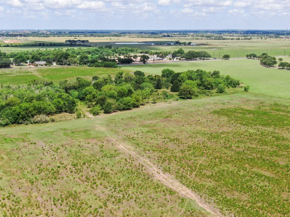 98 Fields Store Road Waller, TX 77484