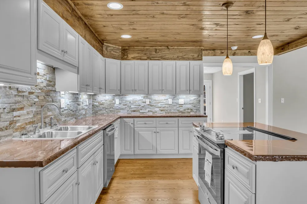 211 Woodmere Dr Hohenwald, TN 38462