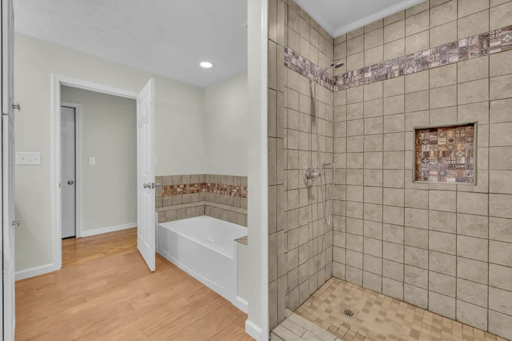 211 Woodmere Dr Hohenwald, TN 38462