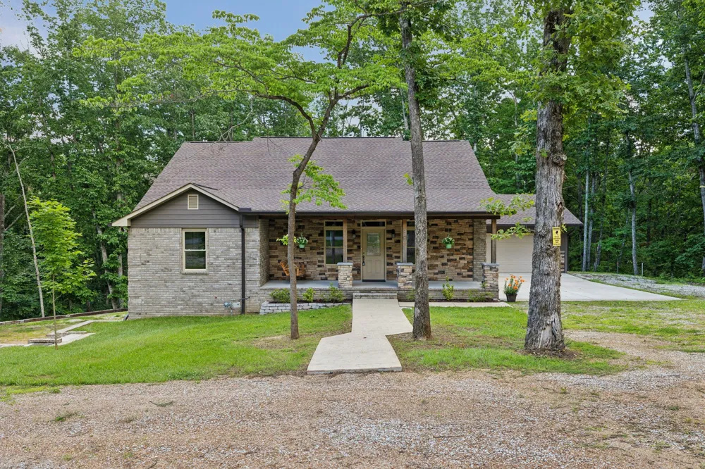 211 Woodmere Dr Hohenwald, TN 38462
