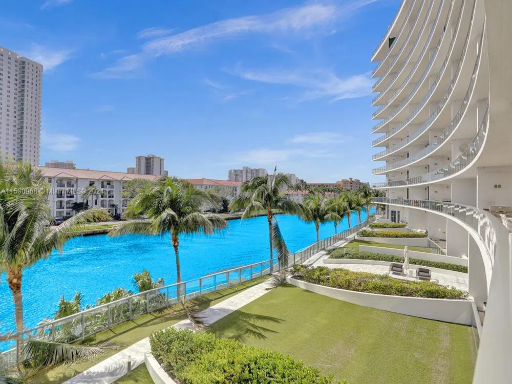 3250 NE 188th St #207 Aventura, FL 33180