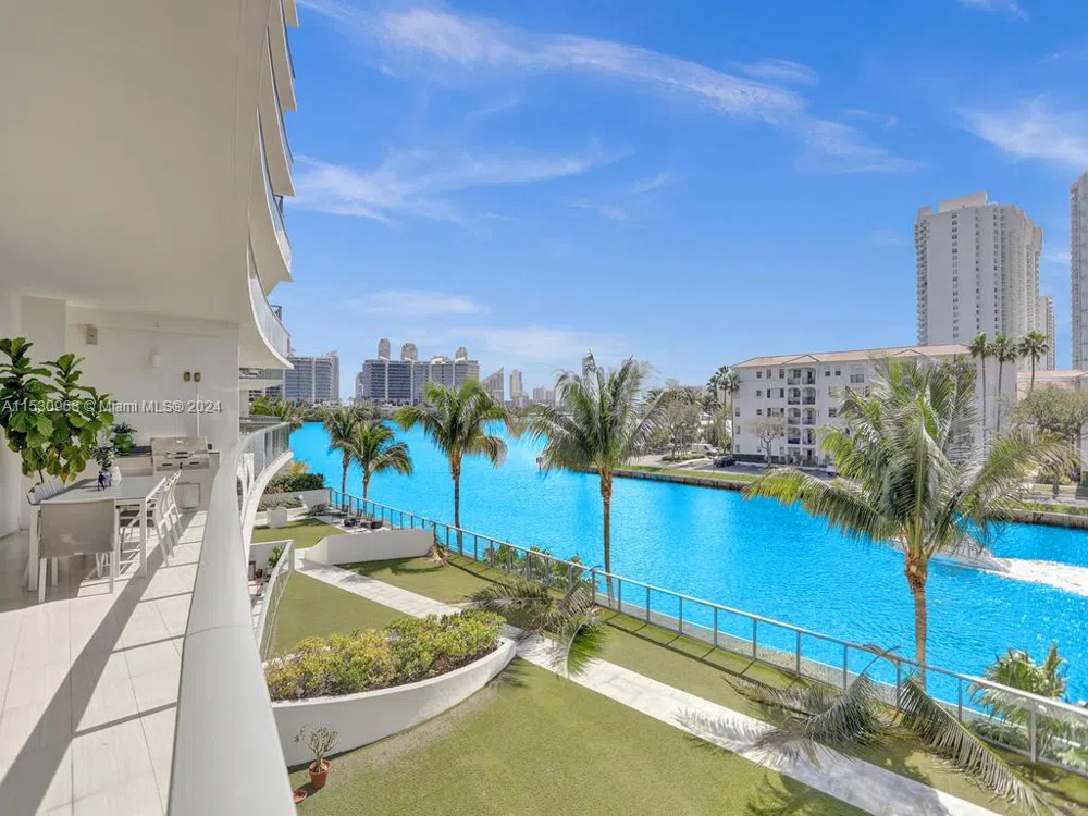 3250 NE 188th St #207 Aventura, FL 33180