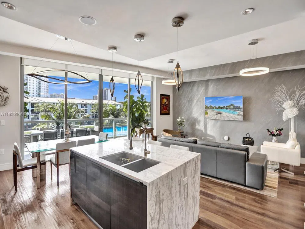 3250 NE 188th St #207 Aventura, FL 33180