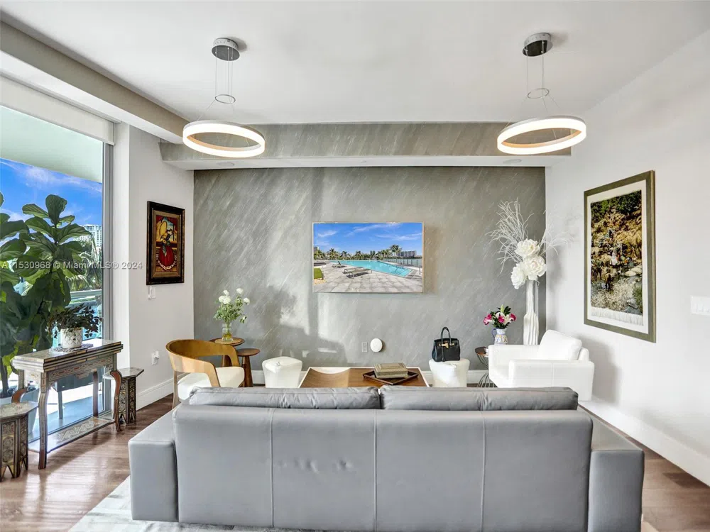 3250 NE 188th St #207 Aventura, FL 33180