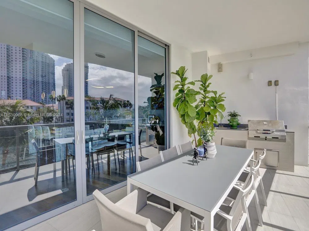 3250 NE 188th St #207 Aventura, FL 33180