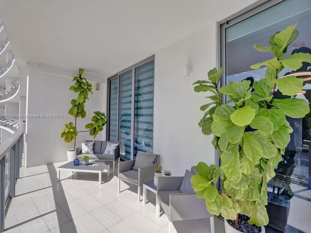 3250 NE 188th St #207 Aventura, FL 33180