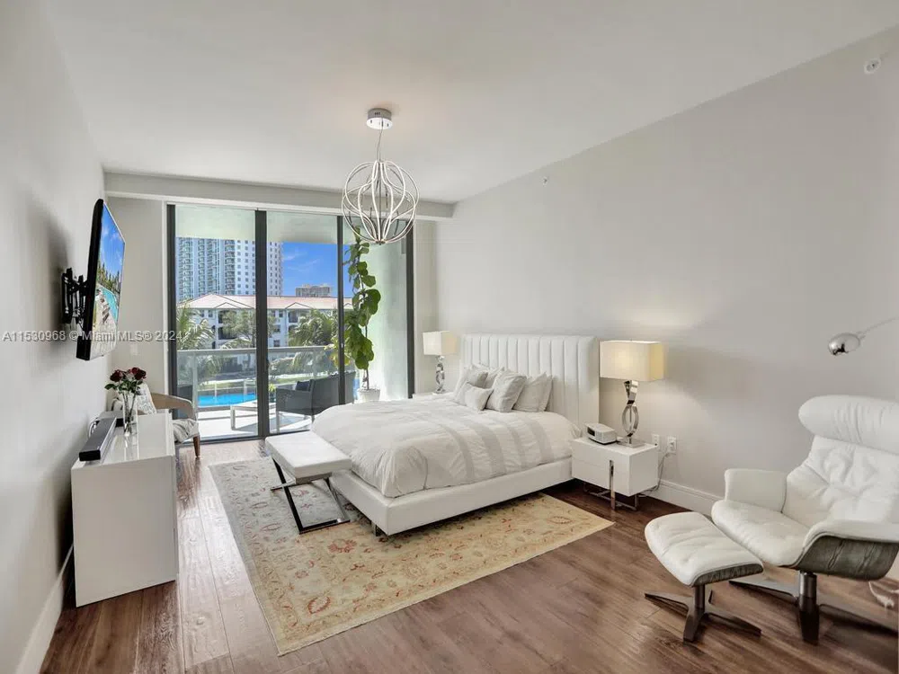 3250 NE 188th St #207 Aventura, FL 33180