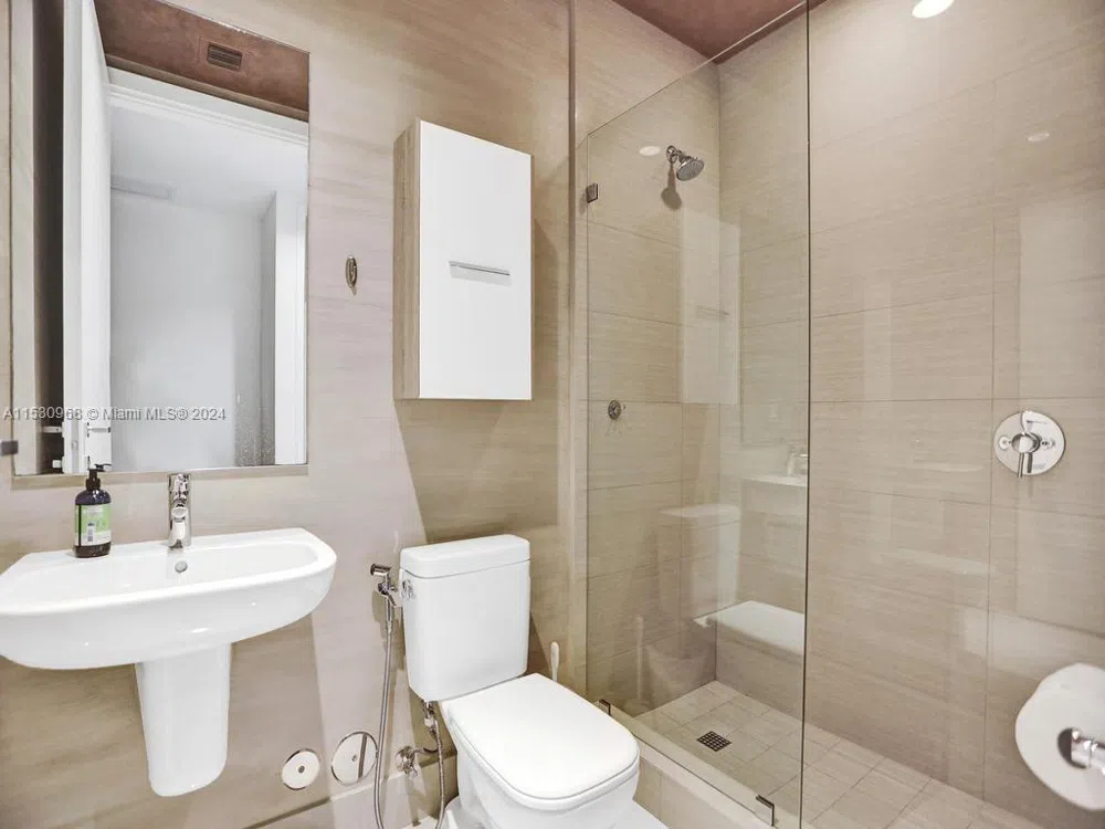 3250 NE 188th St #207 Aventura, FL 33180