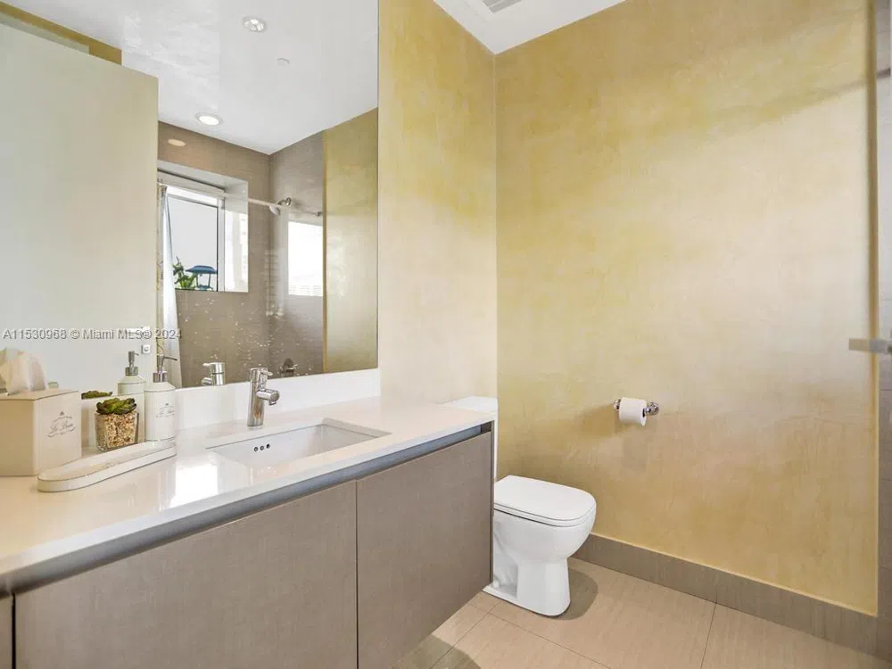 3250 NE 188th St #207 Aventura, FL 33180