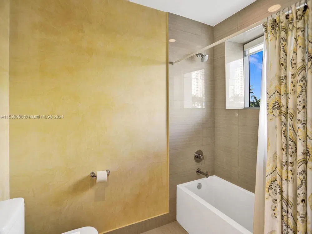 3250 NE 188th St #207 Aventura, FL 33180
