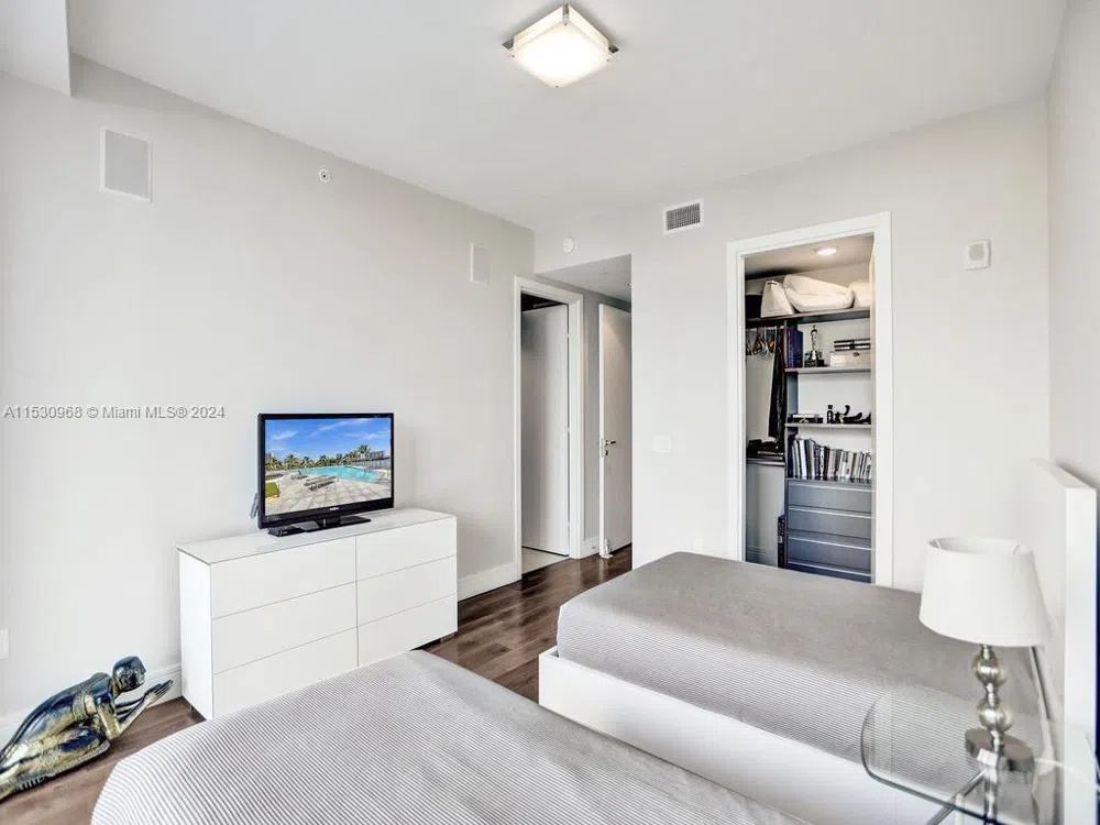 3250 NE 188th St #207 Aventura, FL 33180