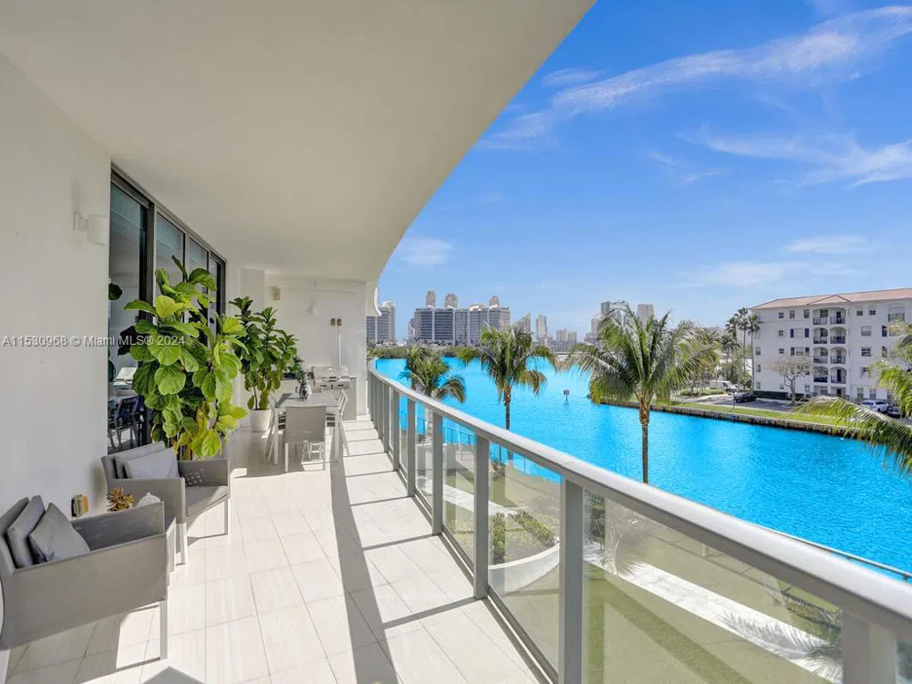 3250 NE 188th St #207 Aventura, FL 33180
