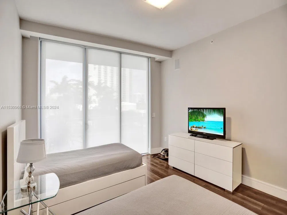 3250 NE 188th St #207 Aventura, FL 33180