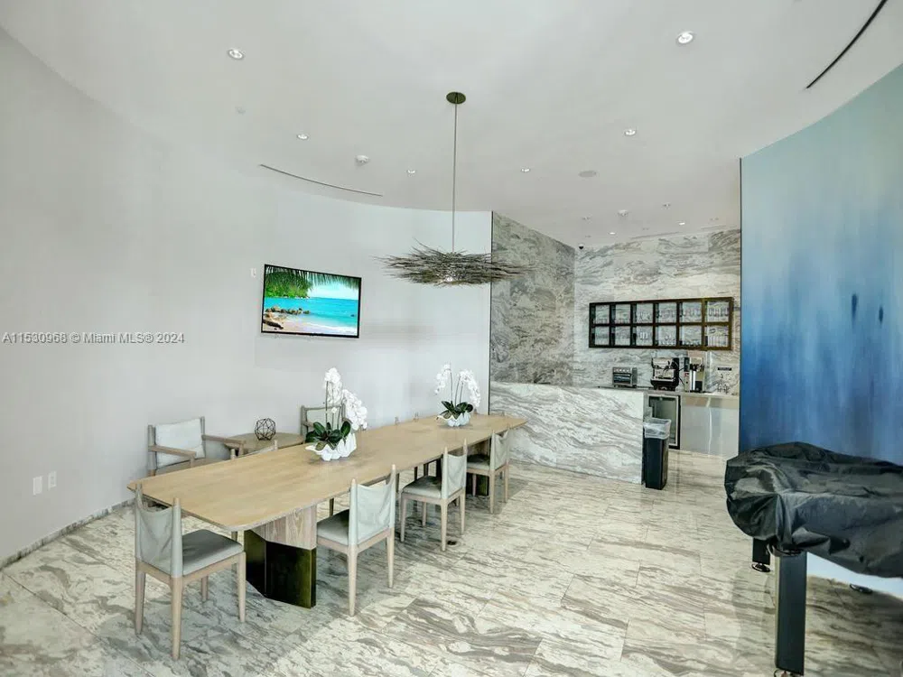 3250 NE 188th St #207 Aventura, FL 33180