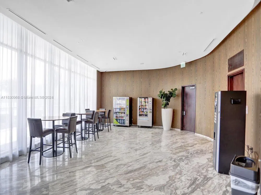 3250 NE 188th St #207 Aventura, FL 33180