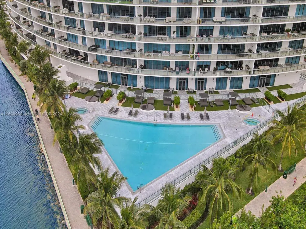 3250 NE 188th St #207 Aventura, FL 33180