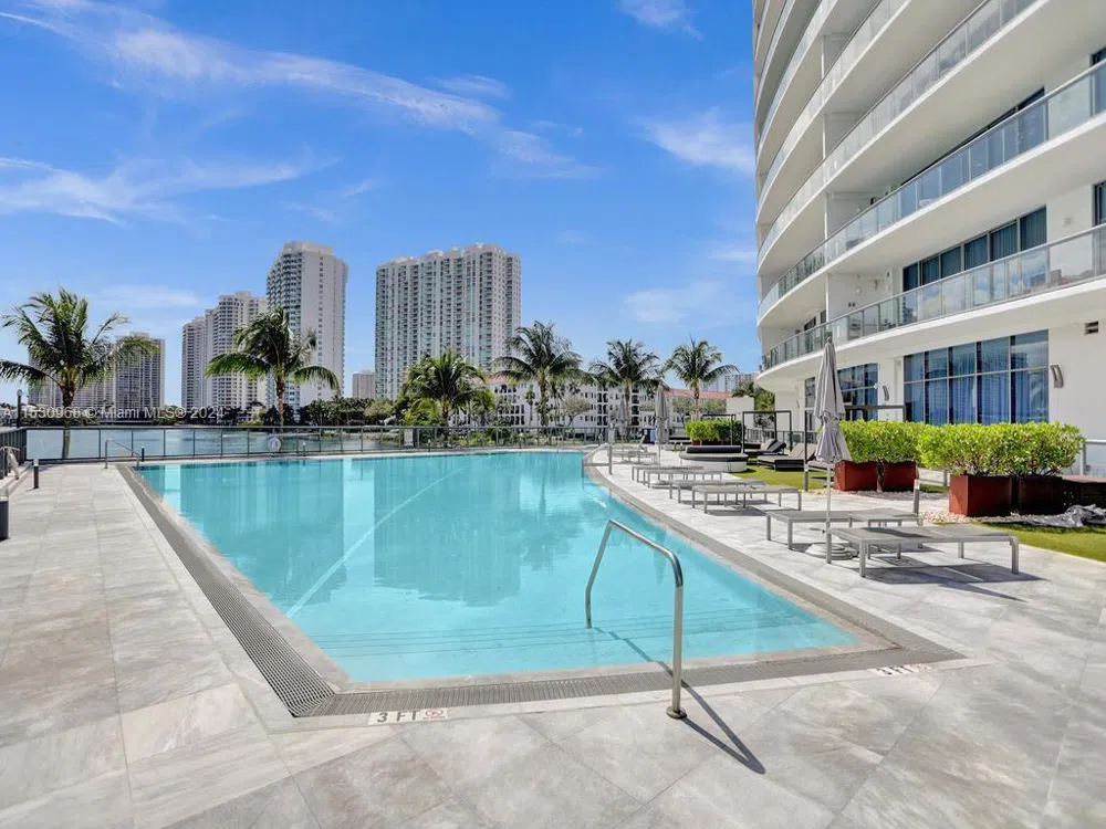 3250 NE 188th St #207 Aventura, FL 33180