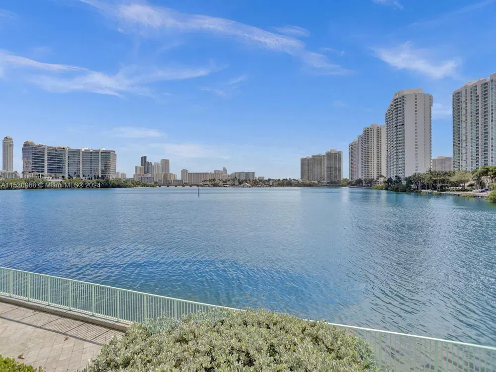 3250 NE 188th St #207 Aventura, FL 33180