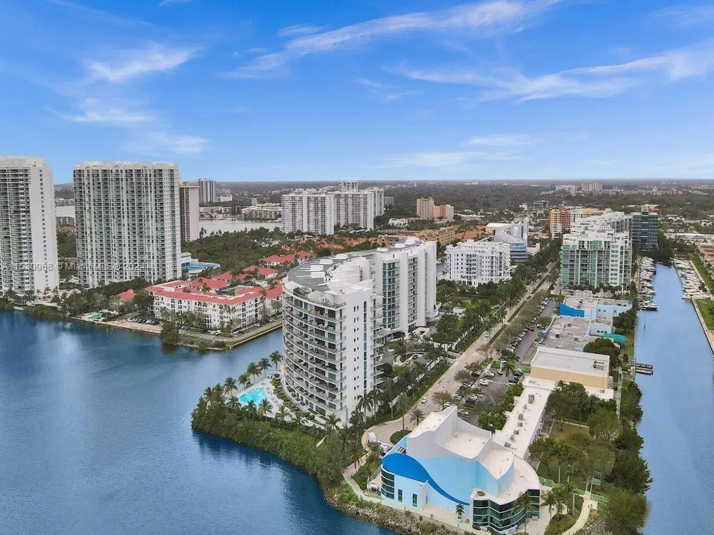 3250 NE 188th St #207 Aventura, FL 33180
