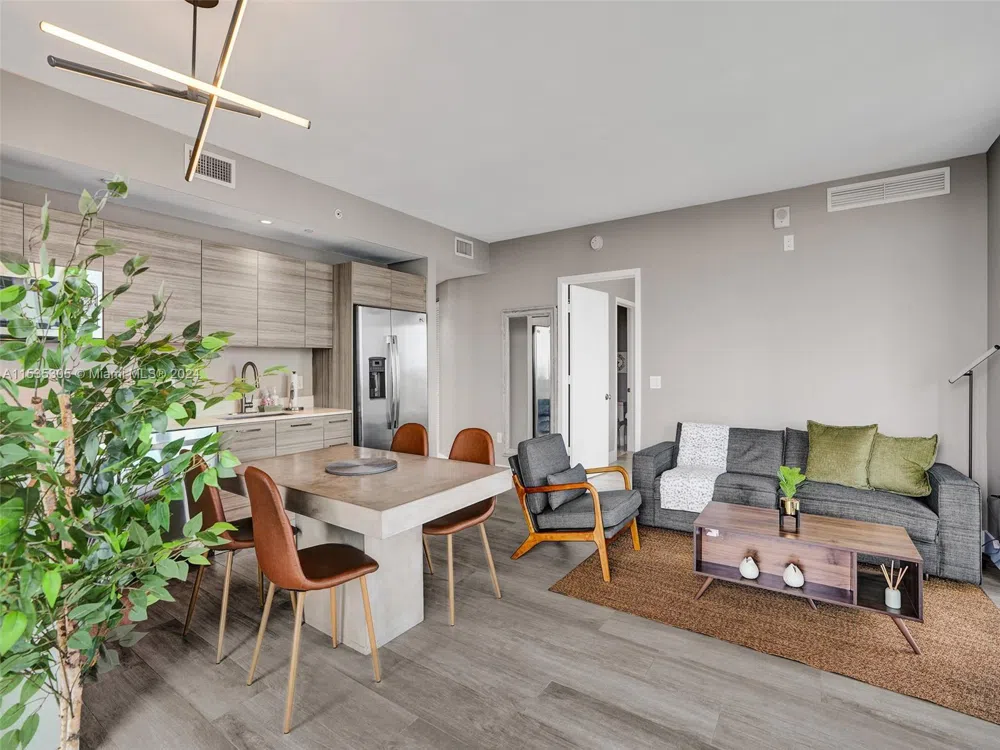 121 NE 34th St #1801 Miami, FL 33137