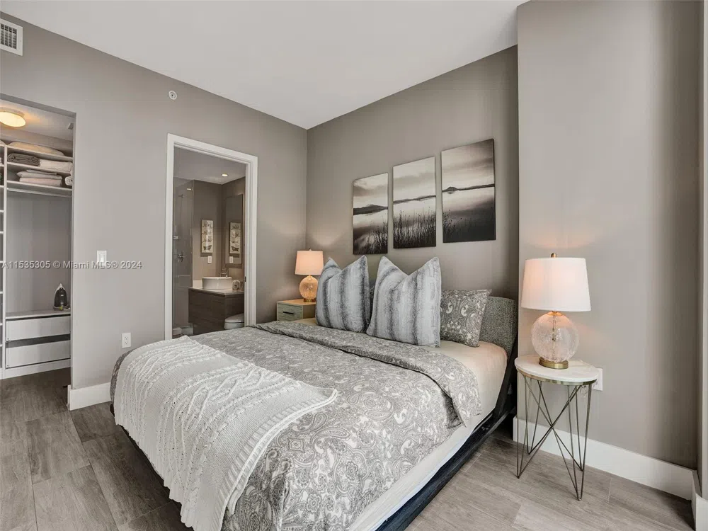 121 NE 34th St #1801 Miami, FL 33137