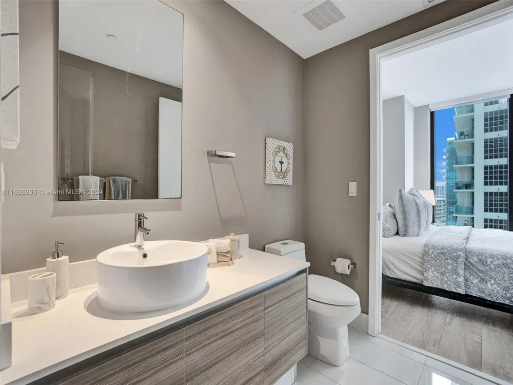 121 NE 34th St #1801 Miami, FL 33137