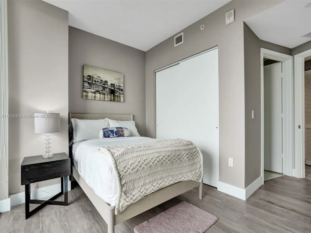 121 NE 34th St #1801 Miami, FL 33137